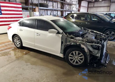 2016 Nissan Altima 2.5 z USA, uszkodzony, nr VIN 1N4AL3APXGC184483